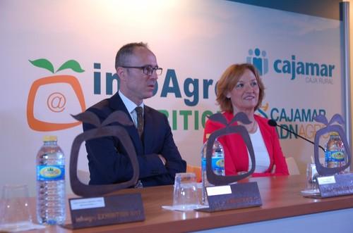 La consejera junto a Jesús García, organizador del evento.