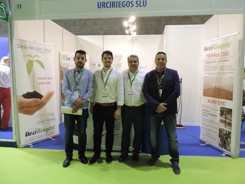 El equipo de Urciriegos encabezado por su gerente, Miguel Martínez.