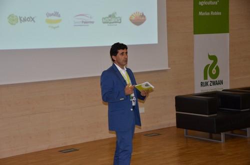 Ricardo Ortiz, director comercial de Rijk Zwaan, dio la bienvenida a los asistentes y paso a la charla de Marius Robles