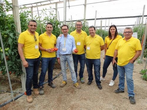 Personal técnico de HM. Clause que acompañó a los agricultores en la jornada de campo.