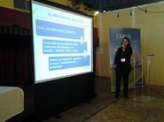 Laura López, de Marketing, presentando el proceso de registro de Armicarb.