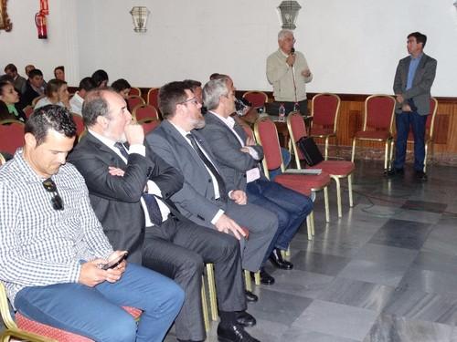 El consejero, entre los asistentes.