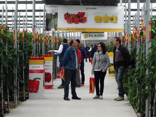 Desde primera hora, han acudido muchos agricultores.