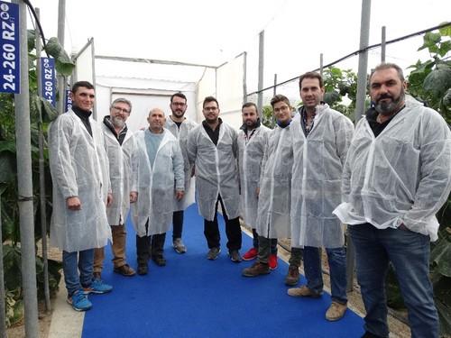 Agricultores de Santa María del Águila junto a Alberto Domingo, de Rijk Zwaan