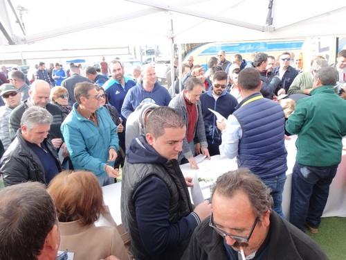 Agricultores en la inscripción previa a la jornada de campo.