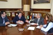 El subdelegado del Gobierno ha recibido en mano el manifiesto de las tres organizaciones agrarias