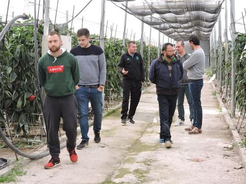Los agricultores asistentes a esta jornada se interesaron por variedades como Sibelius RZ resistentes a oídio y nematodos