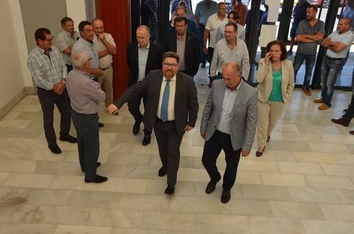 Campoejido recibe la visita del consejero Sánchez Haro en un encuento con agricultores