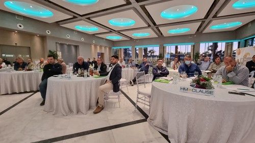 HM.CLAUSE celebra un encuentro con especialista de melón