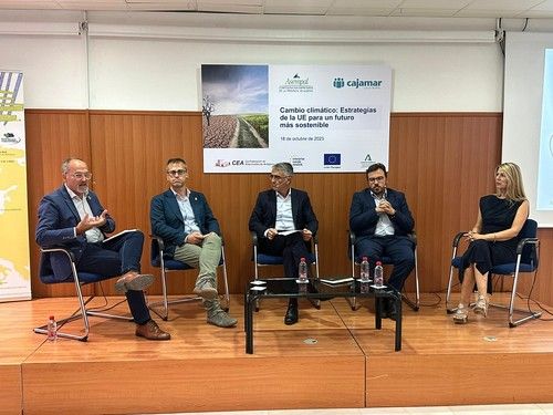 Asempal y Cajamar reúnen a expertos para debatir sobre cambio climático y sostenibilidad