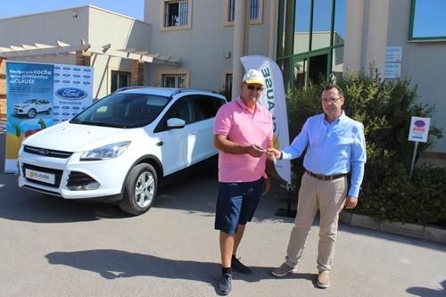 HM Clause entrega un Ford Kuga al ganador del sorteo por la compra de semillas de California
