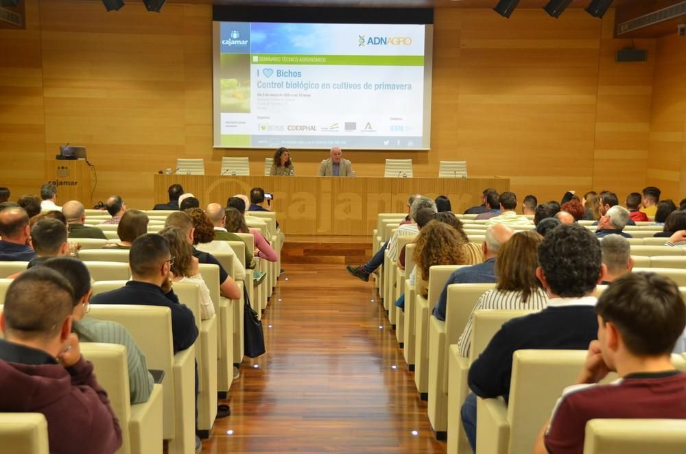 ‘I Love Bichos: control biológico en cultivos de primavera' aborda los principales problemas de mane