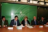 Junta y entidades financieras acuerdan préstamos para modernización y relevo generacional en el sector agrario