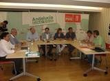 El PSOE aborda la compensación a trabajadores afectados por la crisis alimentaria en un encuentro con UGT y CCOO