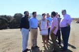 La delegada de Innovación, Ciencia y Empleo y el alcalde de El Ejido han comprobado el trabajo de la planta de fabricación de compost Sach