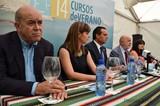Una cata de vinos de las bodegas Vega Sicilia, plato fuerte del curso de verano sobre enología que se celebra en Laujar