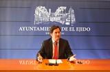 El alcalde de El Ejido se reúne con el Delegado de Agricultura para tratar de desbloquear el problema de la parcela para Frutilados