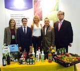 El stand de Diputación, epicentro de las negociaciones comerciales de los empresarios almerienses en el 'Salón de Gourmets'