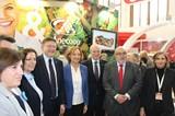La consejera de Agricultura inaugura el espacio de Andalucía en Fruit Logistica y mantiene reuniones con Anecoop y distintas organizaciones andaluzas