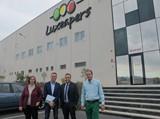 La empresa almeriense Luxeapers, dos veces finalista provincial de los premios Alas, recibe la visita del delegado de Economía