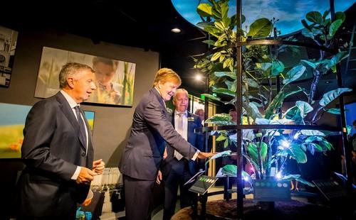 El Rey de los Países Bajos asiste a la celebración del 50 aniversario de Koppert Biological Systems