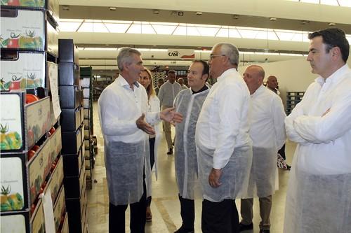 Arellano destaca las exportaciones hortofrutícolas de CASI, que ha contribuido a que Almería venda 1.817 millones
