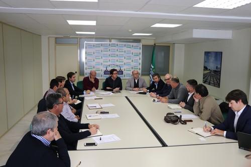 Representantes de la Junta se comprometen a estudiar la prohibición de entrada de restos vegetales con rafia a las plantas de tratamiento