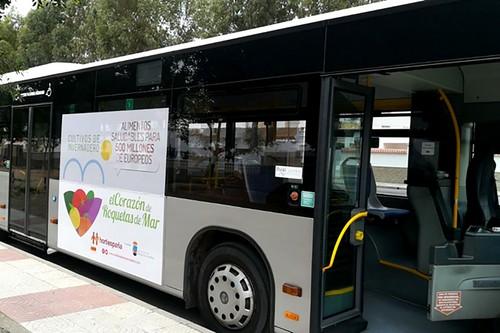 Los autobuses de línea de Roquetas de Mar recorren las calles con la imagen de la campaña de HORTIESPAÑA