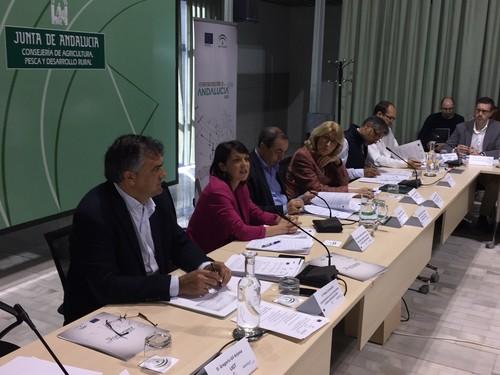 Agricultura impulsa un grupo de trabajo para analizar nuevas oportunidades de negocio en el sector agroindustrial