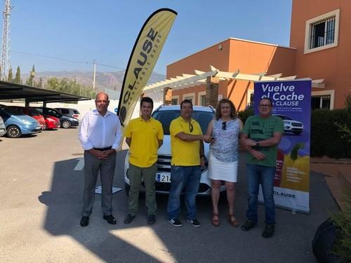 La casa de semillas HM.CLAUSE hace entrega del coche sorteado a la ganadora, Ana María Pérez González