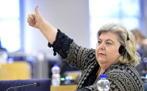 Clara Aguilera respalda “cualquier avance en la transparencia del proceso para la autorización de pesticidas en la Unión Europea”