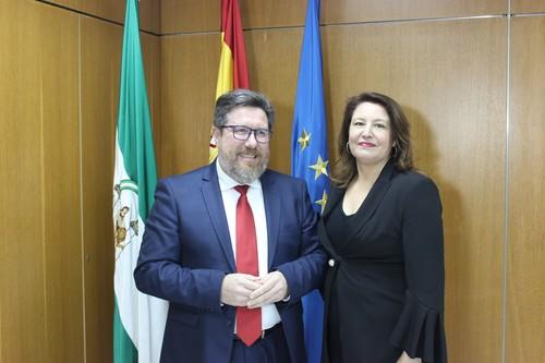 Agricultura realiza el acto de traspaso de competencias entre la nueva consejera y el consejero saliente