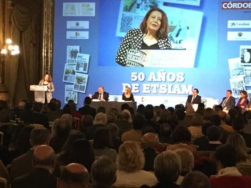 Carmen Crespo contará con la Universidad para impulsar el Plan Estratégico para la mejora de la Competitividad