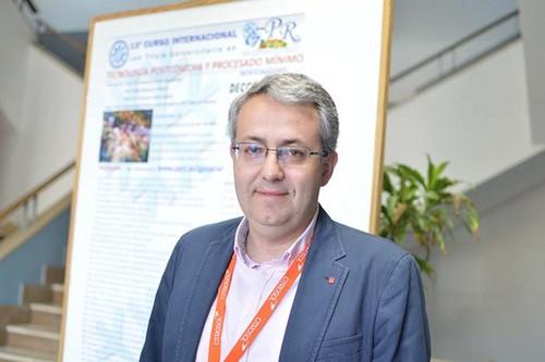 Un experto en fruta de hueso señala en la UPCT que el futuro del sector pasa por la robótica en la recolección