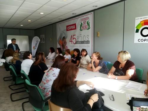 Agricultoras de la cooperativa San Isidro Labrador trabajan el liderazgo de las mujeres