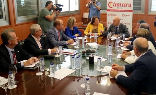 Crespo destaca el papel “puntero” de la Cámara de Comercio de Almería para que la Ley de Andalucía sea ya una realidad