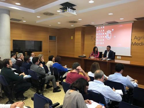 El Gobierno regional informa en la Comisión de Seguimiento de los avances en la redacción del Decreto-Ley de Protección del Mar Menor