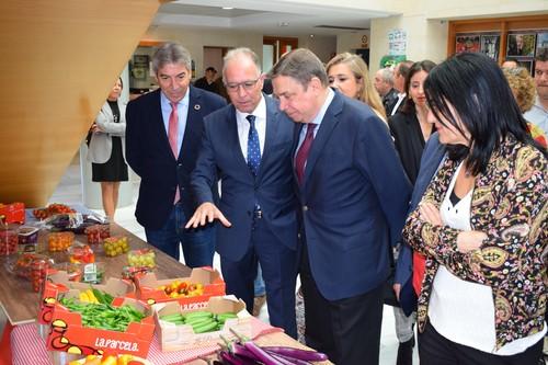 Luis Planas visita las instalaciones de la Cooperativa La Palma por su carácter innovador y competitivo
