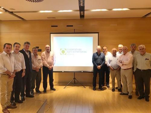 Cooperativas Agro-alimentarias actualiza sus líneas estratégicas e incluye agua y mano de obra entre sus prioridades