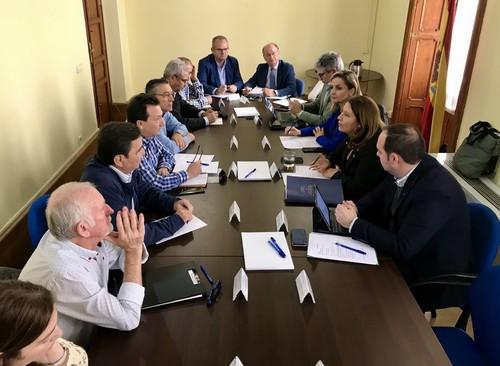 La Mesa del Agua de Almería expone a la consejera Carmen Crespo las necesidades de la provincia para este año