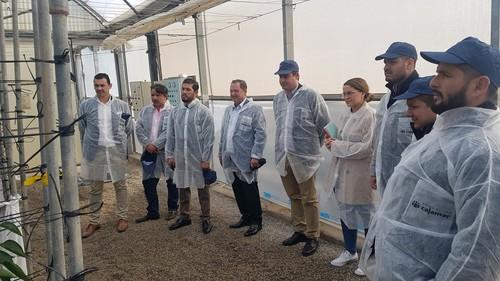 COEXPHAL muestra el modelo de invernadero solar a Japón y Ecuador