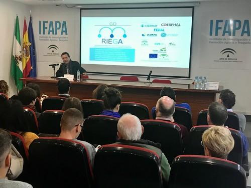 El presidente de FERAL analiza la gestión hídrica en cultivos de invernadero en la provincia