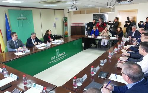 El Gobierno andaluz apoyará al sector hortofrutícola de Almería para la búsqueda de nuevos mercados internacionales