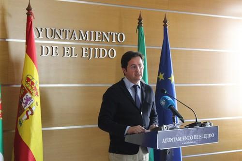El alcalde de El Ejido pide al Gobierno Central que se arbitren medidas reales y útiles que ayuden al sector hortofrutícola a salir de la crisis estructural de precios que atraviesa