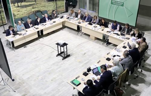  Crespo expone a la organizaciones agrarias las tres ramas del Plan de Apoyo Financiero que la Junta pone a disposición del sector