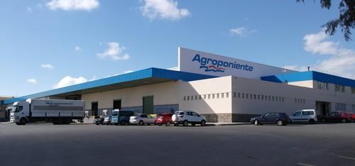 Grupo Agroponiente implanta protocolos de máxima seguridad en sus instalaciones, a fin de mantener el servicio al agricultor y el abastecimiento de productos