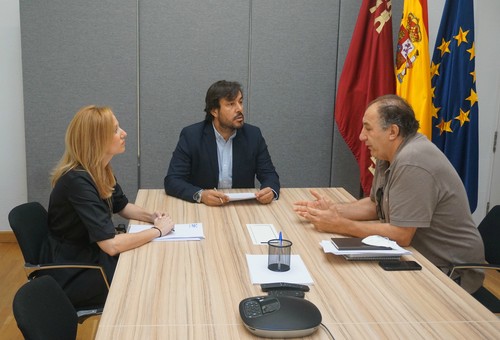 El consejero de Empleo analiza con COAG la agilización de contrataciones agrarias