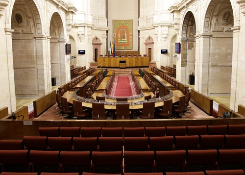 PP, Cs y Vox acuerdan la creación de una oficina para luchar contra el fraude en el reetiquetado de productos agroalimentarios
