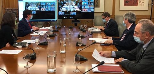 El Gobierno insta a mantener una vigilancia estrecha en el sector agroalimentario a pesar de la evolución positiva de los brotes por COVID-19