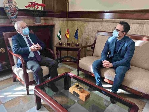 El subdelegado del Gobierno recibe al nuevo jefe de la dependencia de Agricultura y Pesca